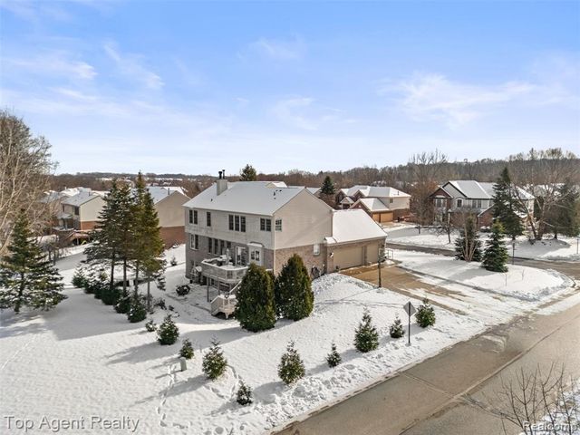 668 Berridge Circle, Lake Orion, MI 48360