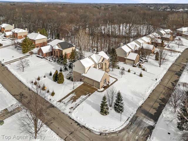 668 Berridge Circle, Lake Orion, MI 48360