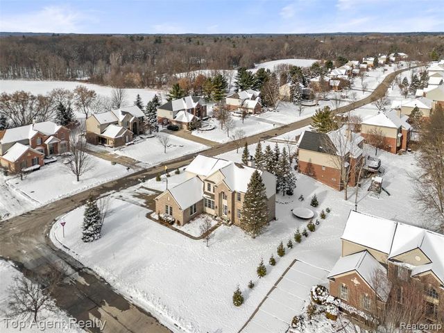 668 Berridge Circle, Lake Orion, MI 48360