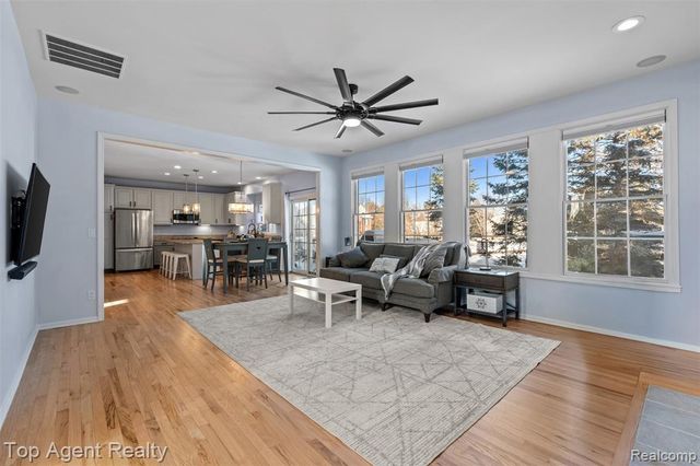 668 Berridge Circle, Lake Orion, MI 48360