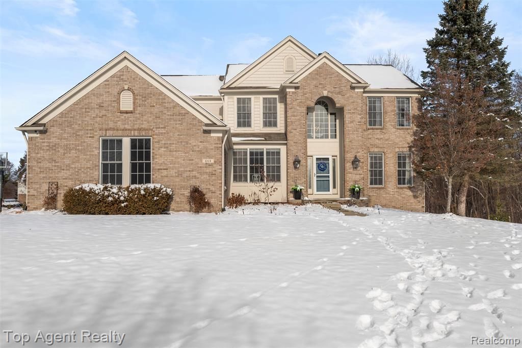 668 Berridge Circle, Lake Orion, MI 48360