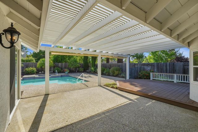 1304 Ridgecrest Way, Roseville, CA 95661