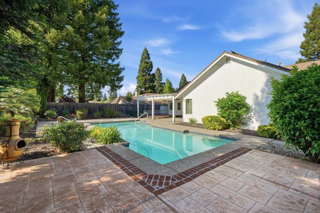 1304 Ridgecrest Way, Roseville, CA 95661
