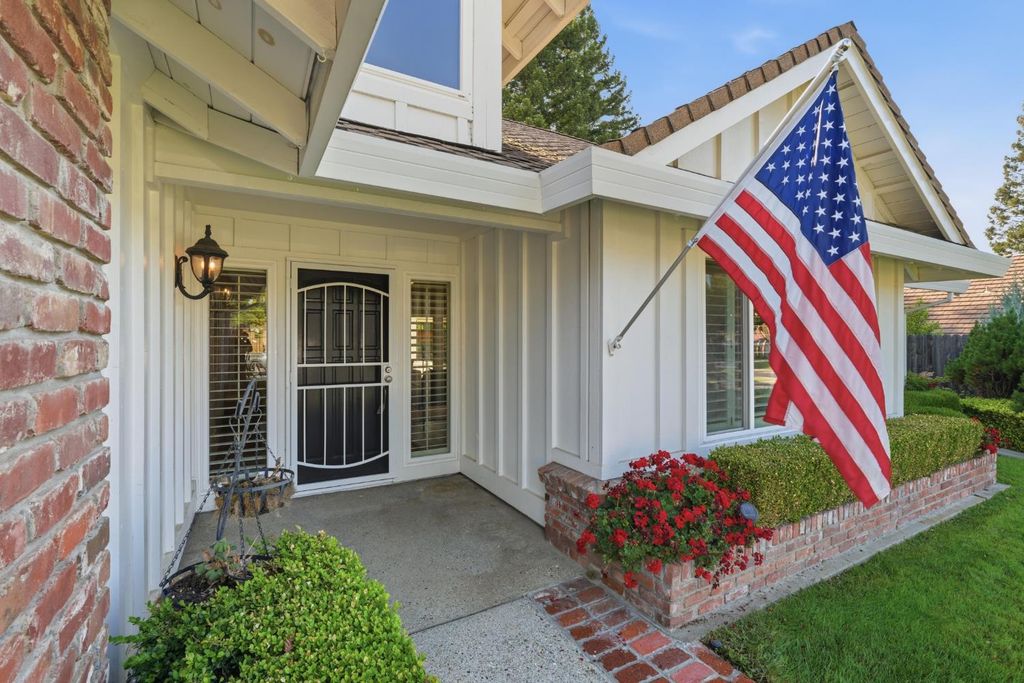 1304 Ridgecrest Way, Roseville, CA 95661