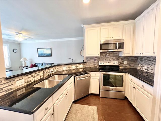 2400 Mccue Road 347, Houston, TX 77056