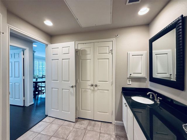 2400 Mccue Road 347, Houston, TX 77056