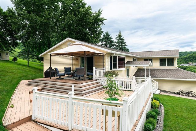 731 N 4th Street, La Crescent, MN 55947