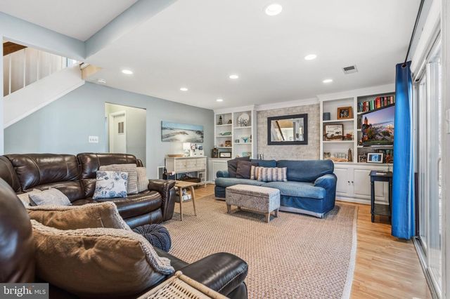 2617 WOODFERN CT, Woodbridge, VA 22192