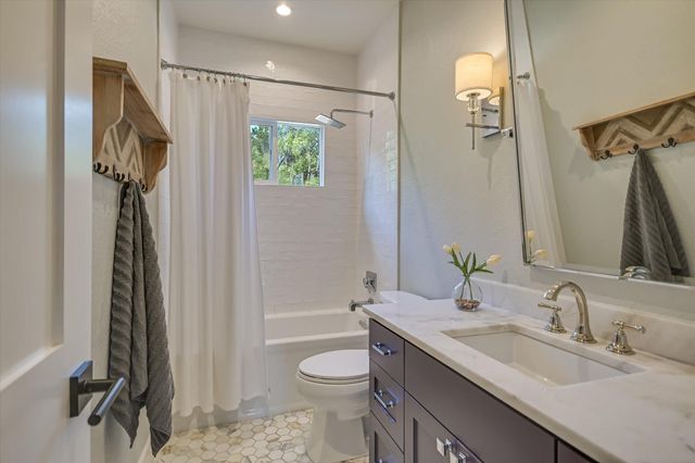 8902 Spicebrush DR, Austin, TX 78759