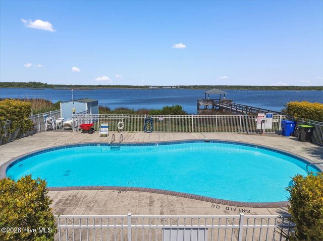 3 Bermuda Landing Place, N Topsail Beach, NC 28460