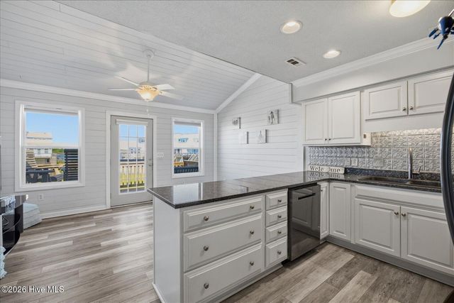 3 Bermuda Landing Place, N Topsail Beach, NC 28460