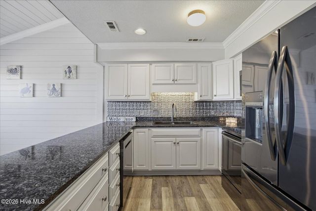3 Bermuda Landing Place, N Topsail Beach, NC 28460