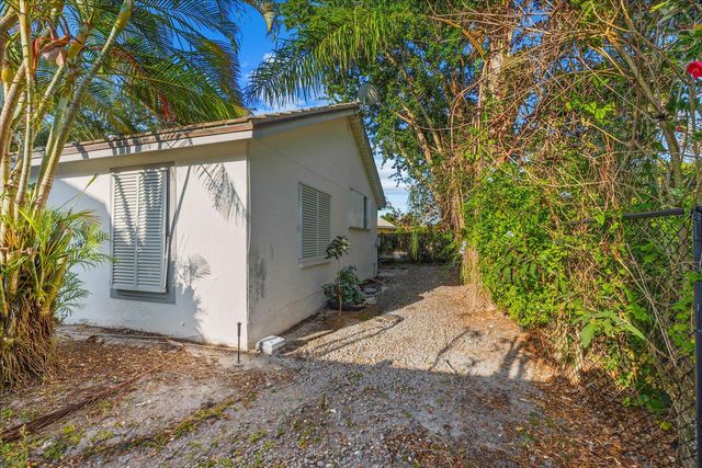 12709 White Coral Drive, Wellington, FL 33414