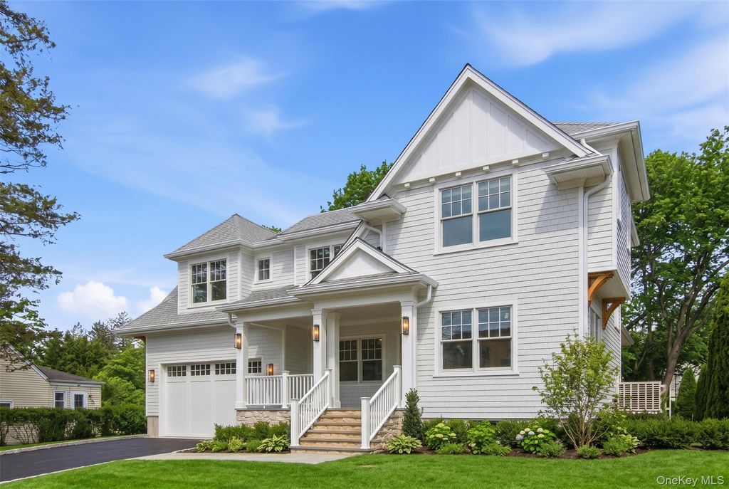 8 Club Road, Sea Cliff, NY 11579