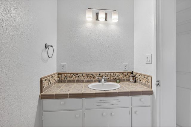 6963 Leesburg Pl, Stockton, CA 95207