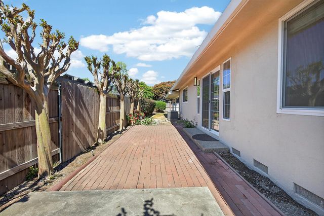 6963 Leesburg Pl, Stockton, CA 95207