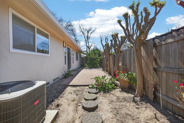 6963 Leesburg Pl, Stockton, CA 95207