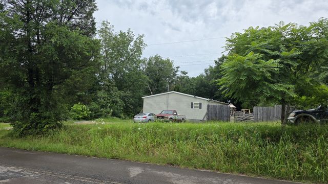 359 Stage Rd, Charlotte, TN 37036
