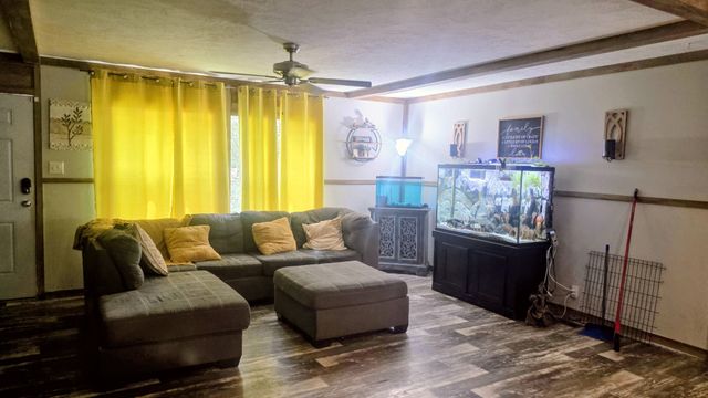 359 Stage Rd, Charlotte, TN 37036