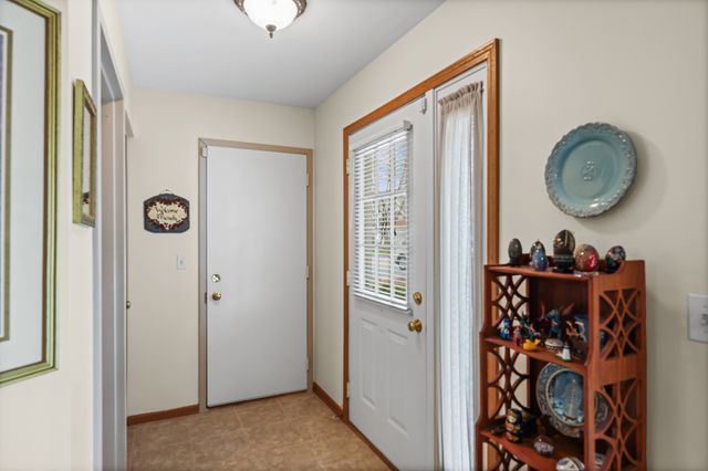 1984 N STILLWATER Road, Arlington Heights, IL 60004