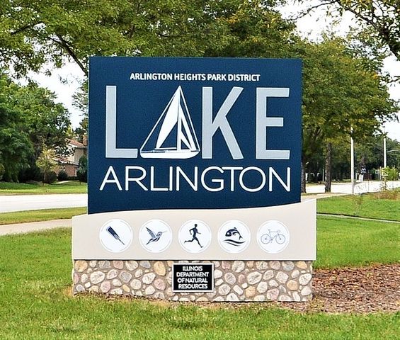 1984 N STILLWATER Road, Arlington Heights, IL 60004