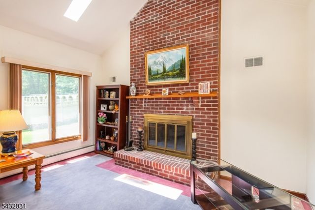 34 Silver Spring Ct, East Hanover Twp., NJ 07936