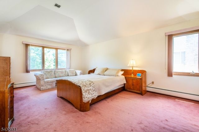 34 Silver Spring Ct, East Hanover Twp., NJ 07936