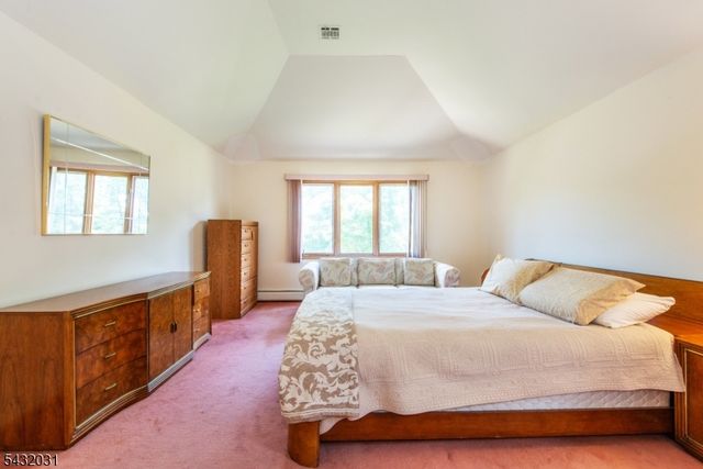 34 Silver Spring Ct, East Hanover Twp., NJ 07936