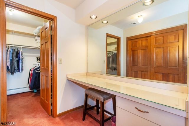 34 Silver Spring Ct, East Hanover Twp., NJ 07936