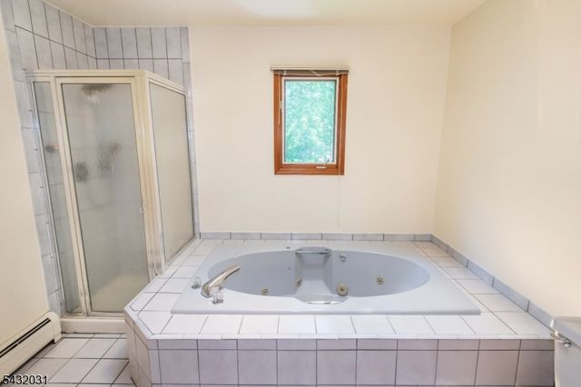 34 Silver Spring Ct, East Hanover Twp., NJ 07936