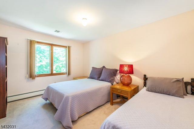 34 Silver Spring Ct, East Hanover Twp., NJ 07936