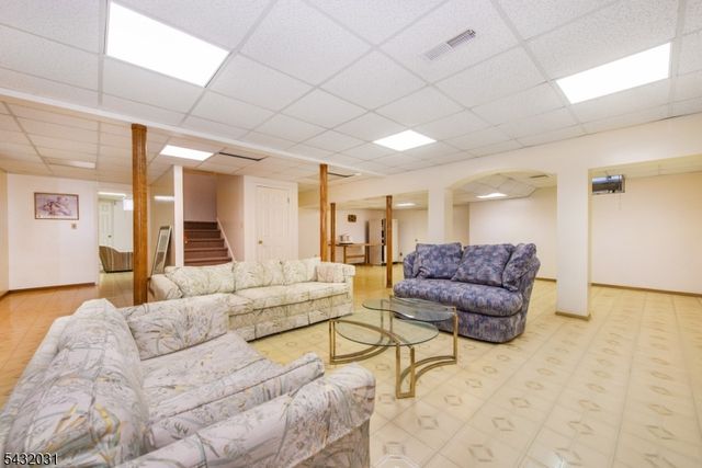 34 Silver Spring Ct, East Hanover Twp., NJ 07936