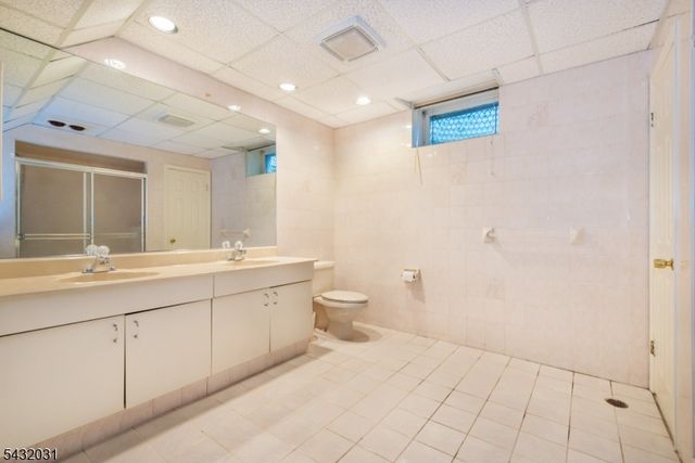 34 Silver Spring Ct, East Hanover Twp., NJ 07936