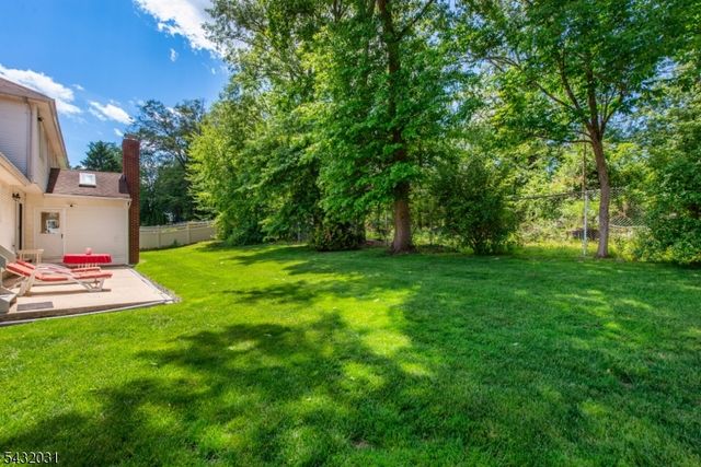 34 Silver Spring Ct, East Hanover Twp., NJ 07936