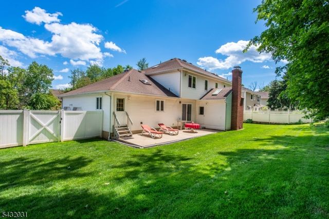 34 Silver Spring Ct, East Hanover Twp., NJ 07936