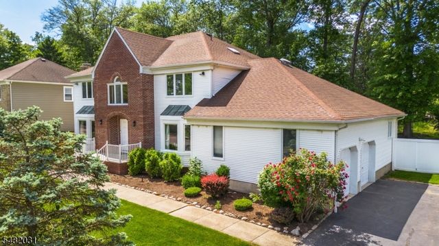 34 Silver Spring Ct, East Hanover Twp., NJ 07936