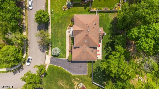 34 Silver Spring Ct, East Hanover Twp., NJ 07936