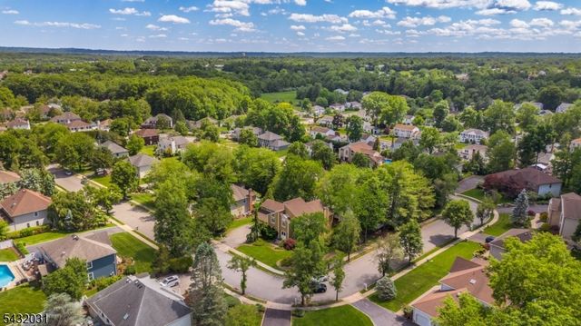34 Silver Spring Ct, East Hanover Twp., NJ 07936