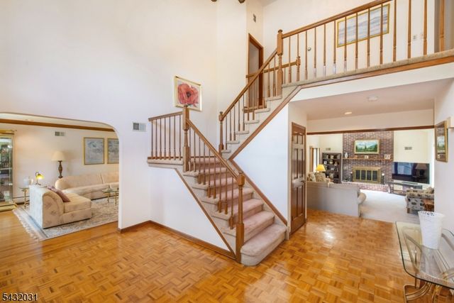 34 Silver Spring Ct, East Hanover Twp., NJ 07936