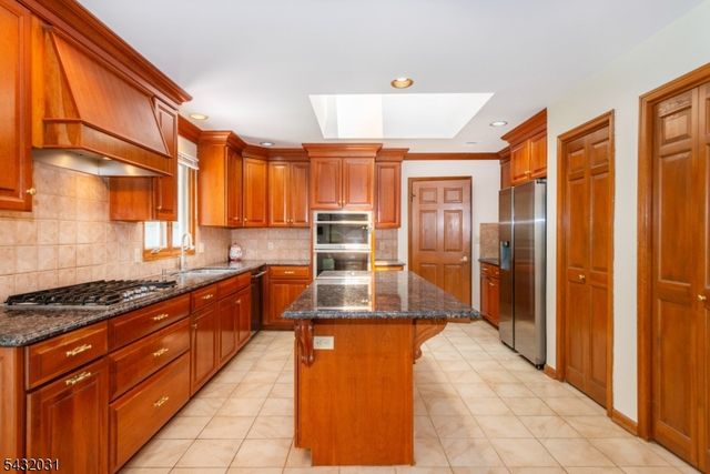 34 Silver Spring Ct, East Hanover Twp., NJ 07936