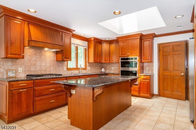 34 Silver Spring Ct, East Hanover Twp., NJ 07936