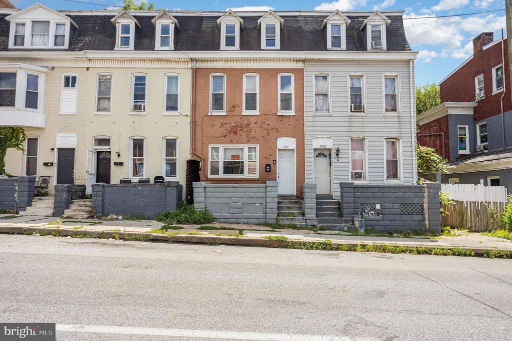652 E MARKET ST, York, PA 17403