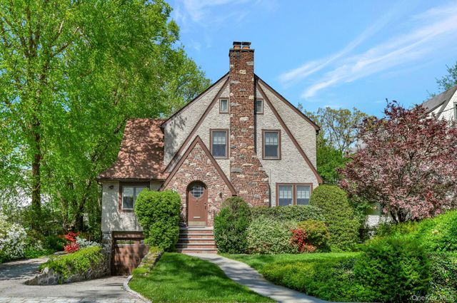 7 Poplar Road, Larchmont, NY 10538