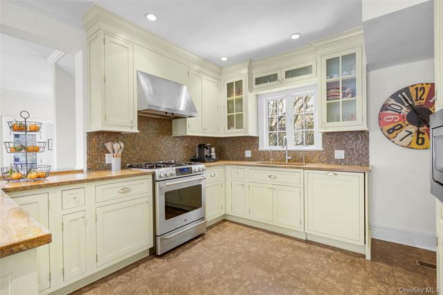 7 Poplar Road, Larchmont, NY 10538