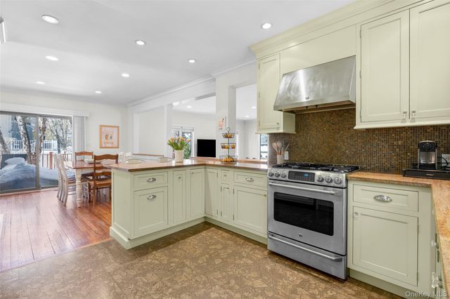 7 Poplar Road, Larchmont, NY 10538