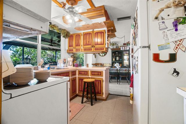 7509 Garfield St, Hollywood, FL 33024