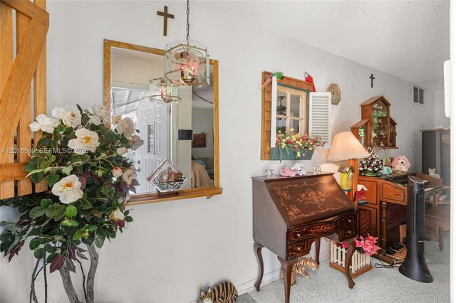 7509 Garfield St, Hollywood, FL 33024