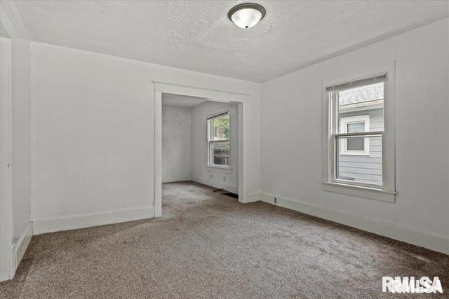 2516 S 10TH Street, Springfield, IL 62703