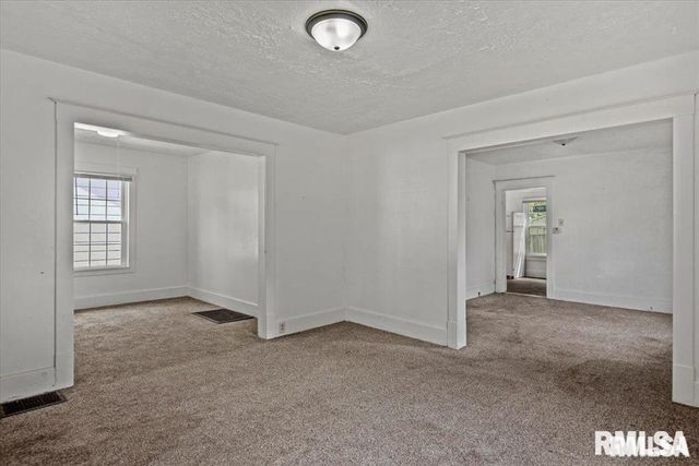 2516 S 10TH Street, Springfield, IL 62703