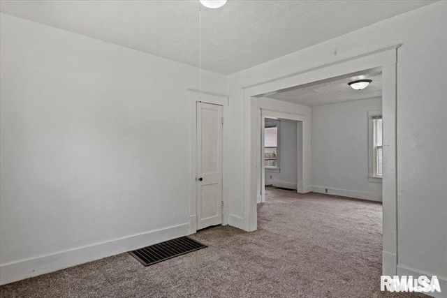 2516 S 10TH Street, Springfield, IL 62703